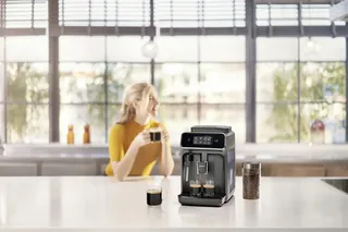 Philips 2200 Series EP2224/10 - Espressomachine - 2 Soorten Koffie + Heet Water - Kasjmiergrijs van Philips in Grijs – productfoto 2 van 3