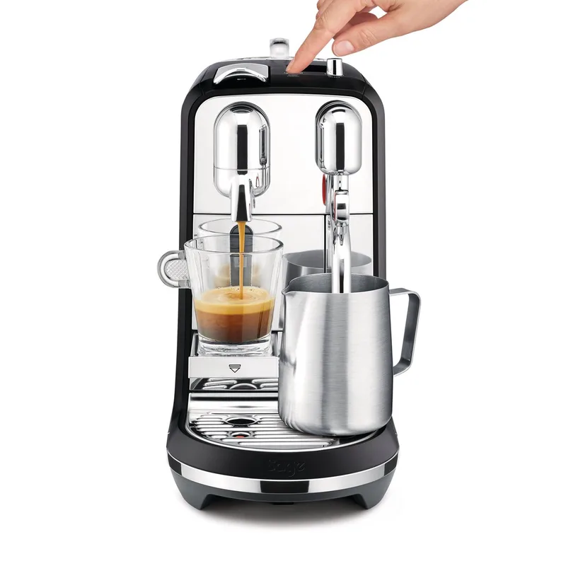 the Creatista Plus Black Truffle SNE800BTR Nespresso Koffiecupmachine van Sage in Black Truffle – Mat zwart – productfoto