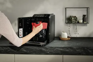 EQ300 TF301E19 - Volautomaat espressomachine - Koffiemachine met bonen van Siemens in Zwart – productfoto 2 van 2