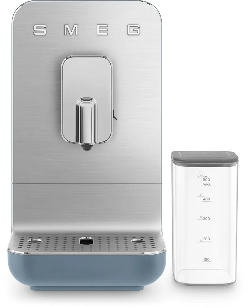 BCC13SBMEU Volautomatische Espressomachine - Geïntegreerd Melksysteem - Koffiemachine met Bonenmaler - 19 Bar - Thermoblock - Bean-to-Cup - 9 Koffie- & Melkspecialiteiten - Collezione - Mat van Smeg in Storm Blue – productfoto