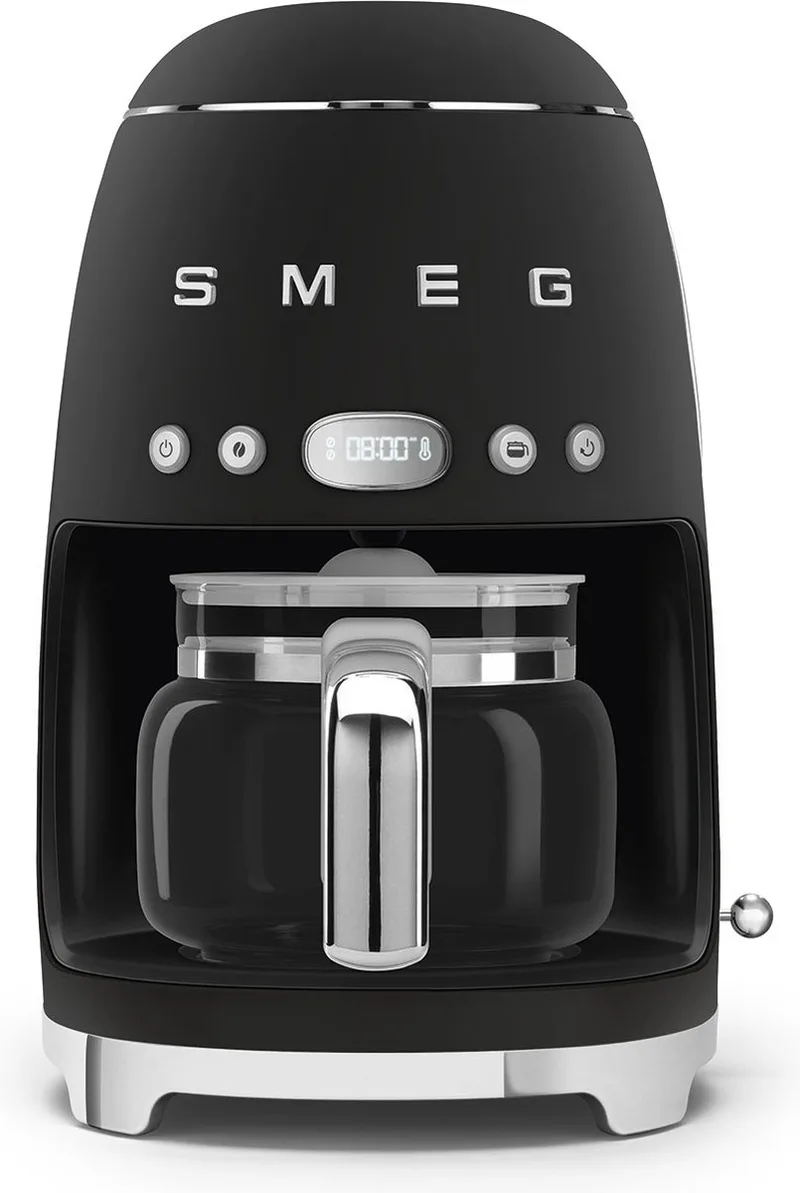 DCF02BLMEU Filterkoffiemachine - Koffiezetapparaat - 10 Koppen - Warmhoudfunctie 40 min - Aroma Instelling - Programmeerbare Startfunctie - 50’s Style van Smeg in Mat Zwart – productfoto