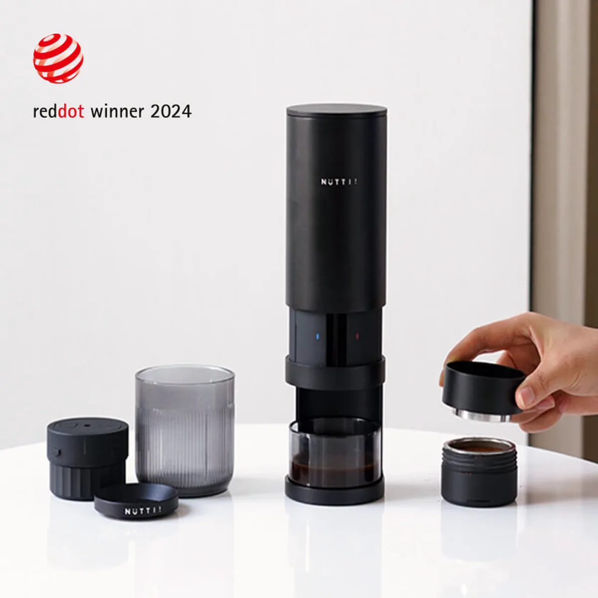 Portable Espresso Maker - bonen en cups - draagbare koffiemachine - Nespresso cups från Timemore – produktbild